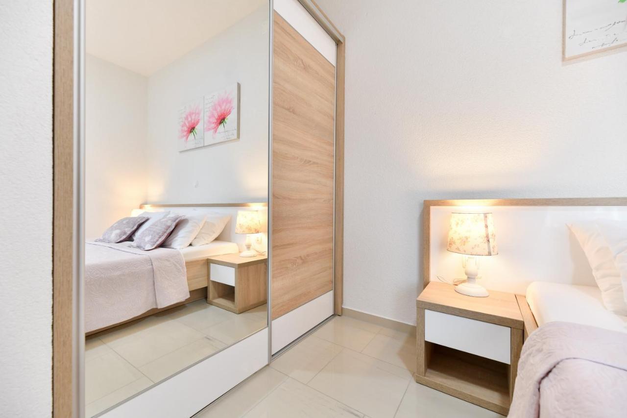Apartments Diora Seline Bagian luar foto