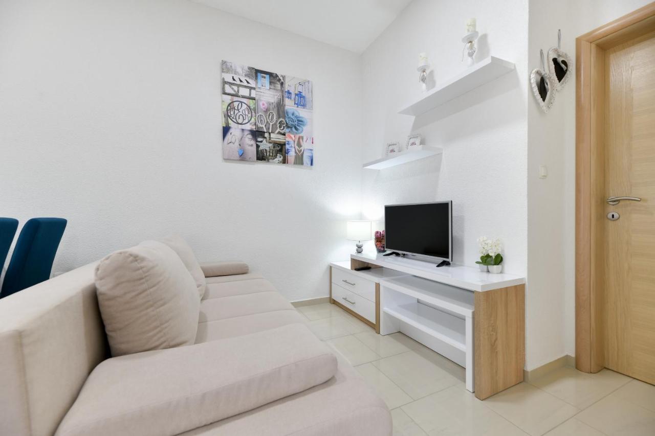 Apartments Diora Seline Bagian luar foto