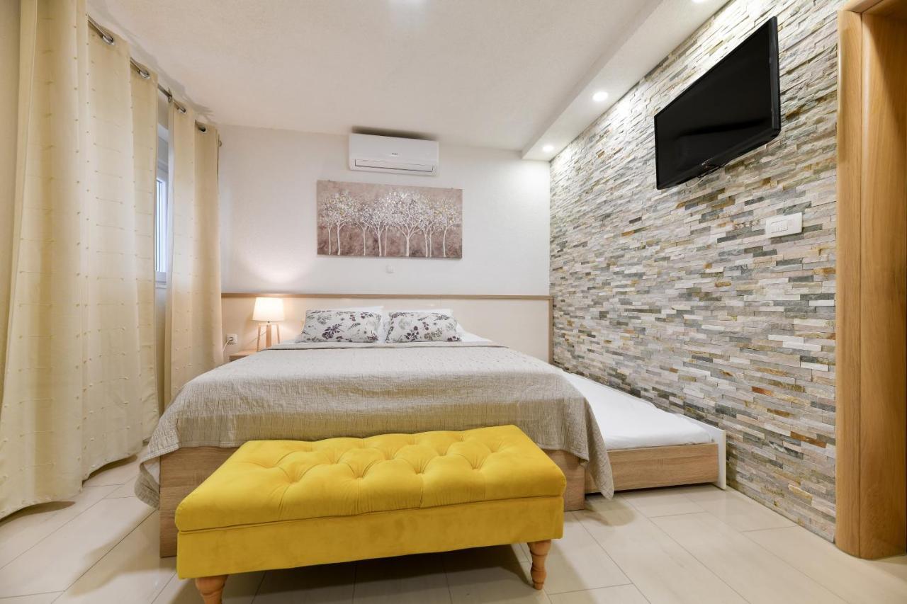 Apartments Diora Seline Bagian luar foto
